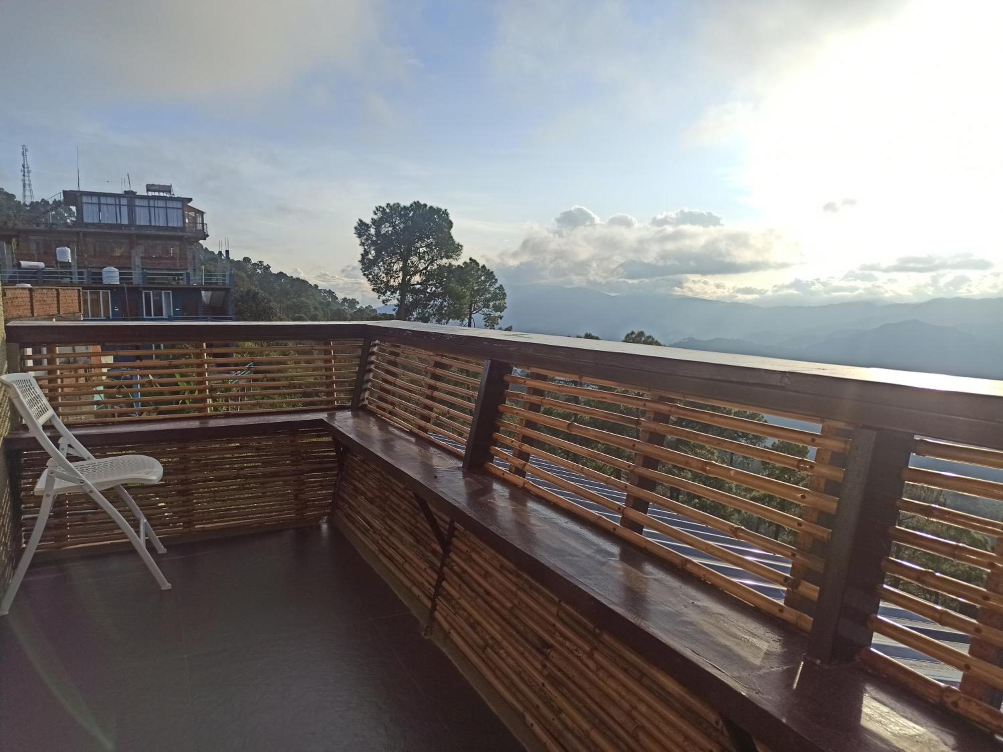 Himalayan Hobbit House Hotel Almora Bagian luar foto