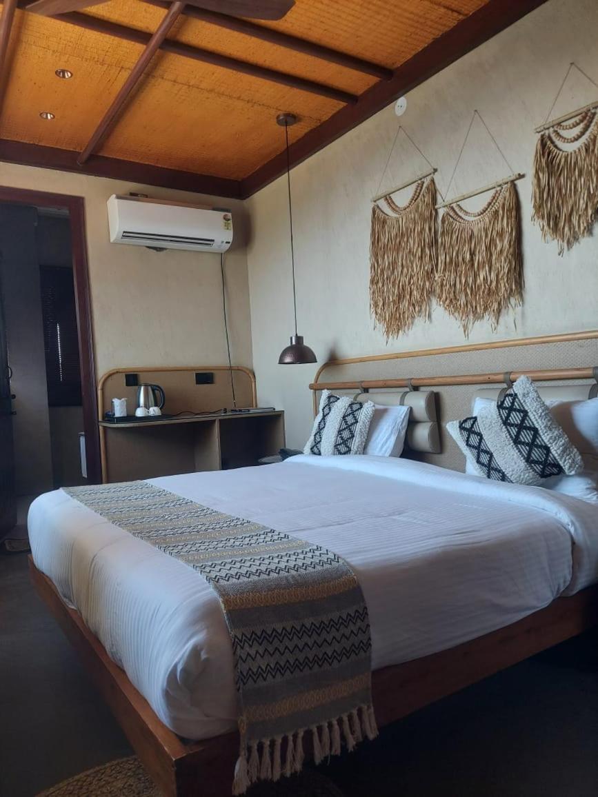 Himalayan Hobbit House Hotel Almora Bagian luar foto